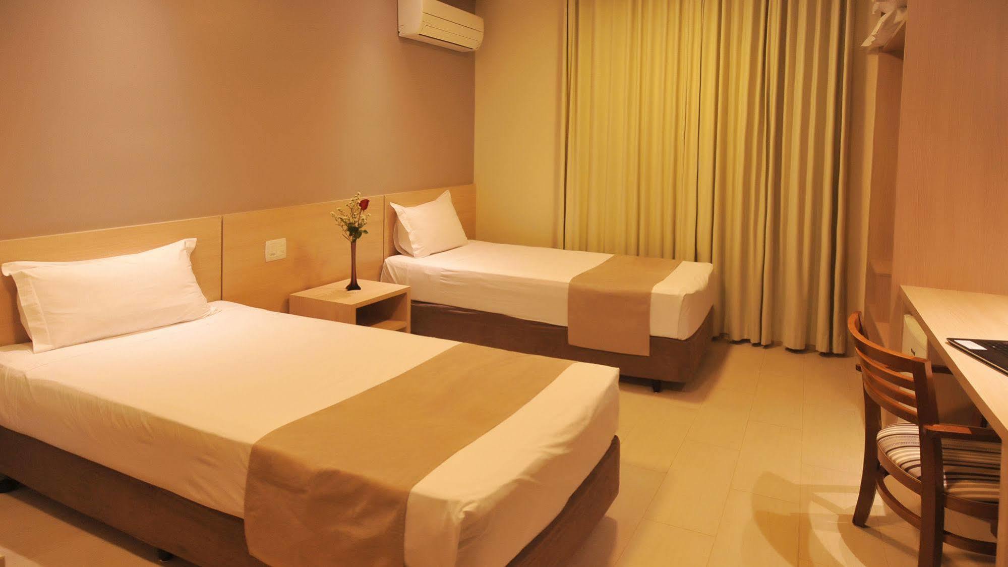 Valinhos Plaza Hotel Esterno foto
